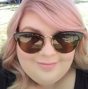 Meet your Posher, Alison